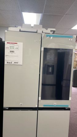 Samsung 29 cu. Ft. Bespoke 4-Door Flex Refrigerator with AI Family Hub+ and AI Vision - 1 year warranty
