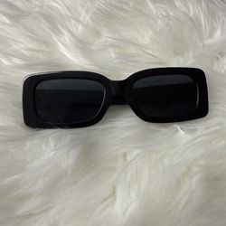 Women's Y2K-inspired black rectangle sunglasses