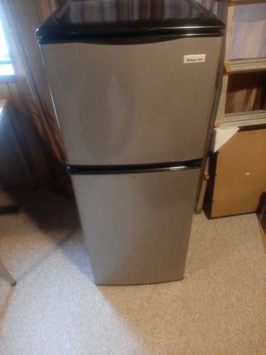 Magic Chef Refrigerator Freezer