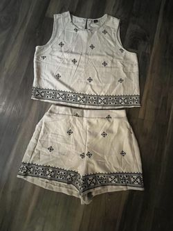 Top and Shorts Set Tan and Black Patterned Women’s Size Large
