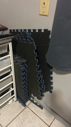 Black and blue foam mats
