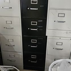 File Cabinet. And Tool All In De Garage.
