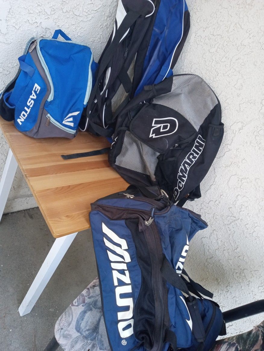 BASEBALL SOFTBALL GEAR BAG WITH HOOK BACKPACK AND LARGE MIZUNO GEAR BAG! Only $20 Each Better Hurry Mizuno Is 40