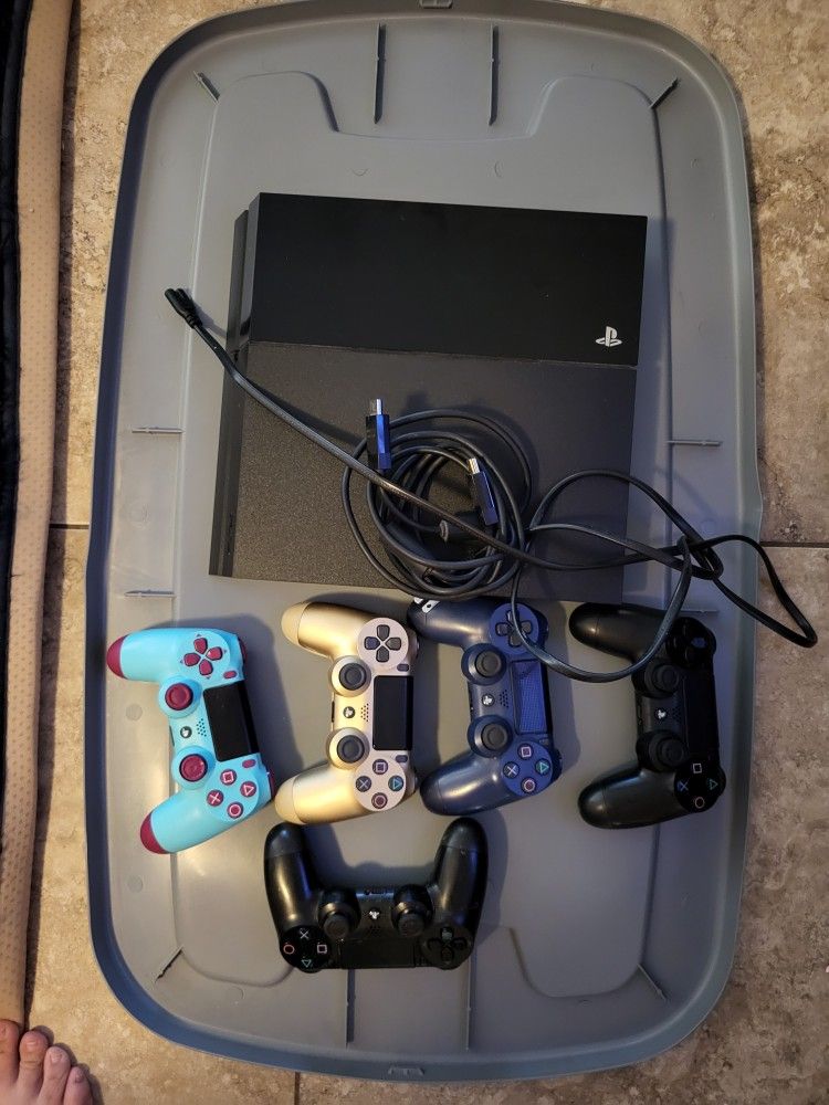 PS4 With 5 Controllers
