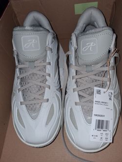 Brand new 7.5w/9 m Reebok Angel Reese 1 “Giving Grace” Basketball Sneakers Gray With Tags Obo
