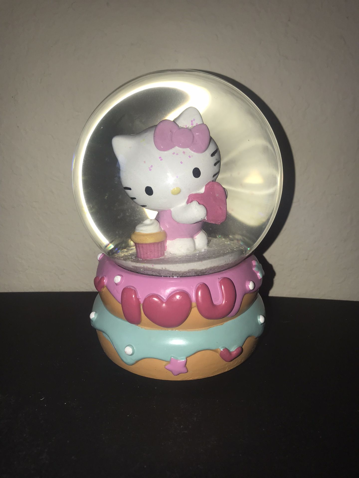 Hello Kitty snow globe Musical 