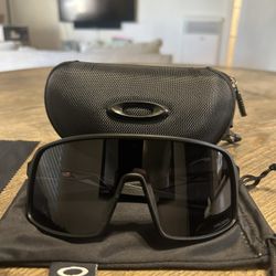 Oakley Sutro, Black & Silver, Comes with glasses case, glasses bag, and lens cleaning cloth
