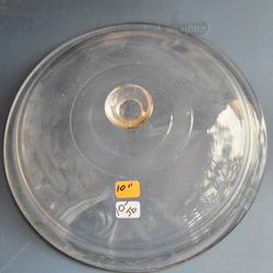 This item is a Pyrex 623-C replacement glass lid for a 1.5-quart round casserole dish.