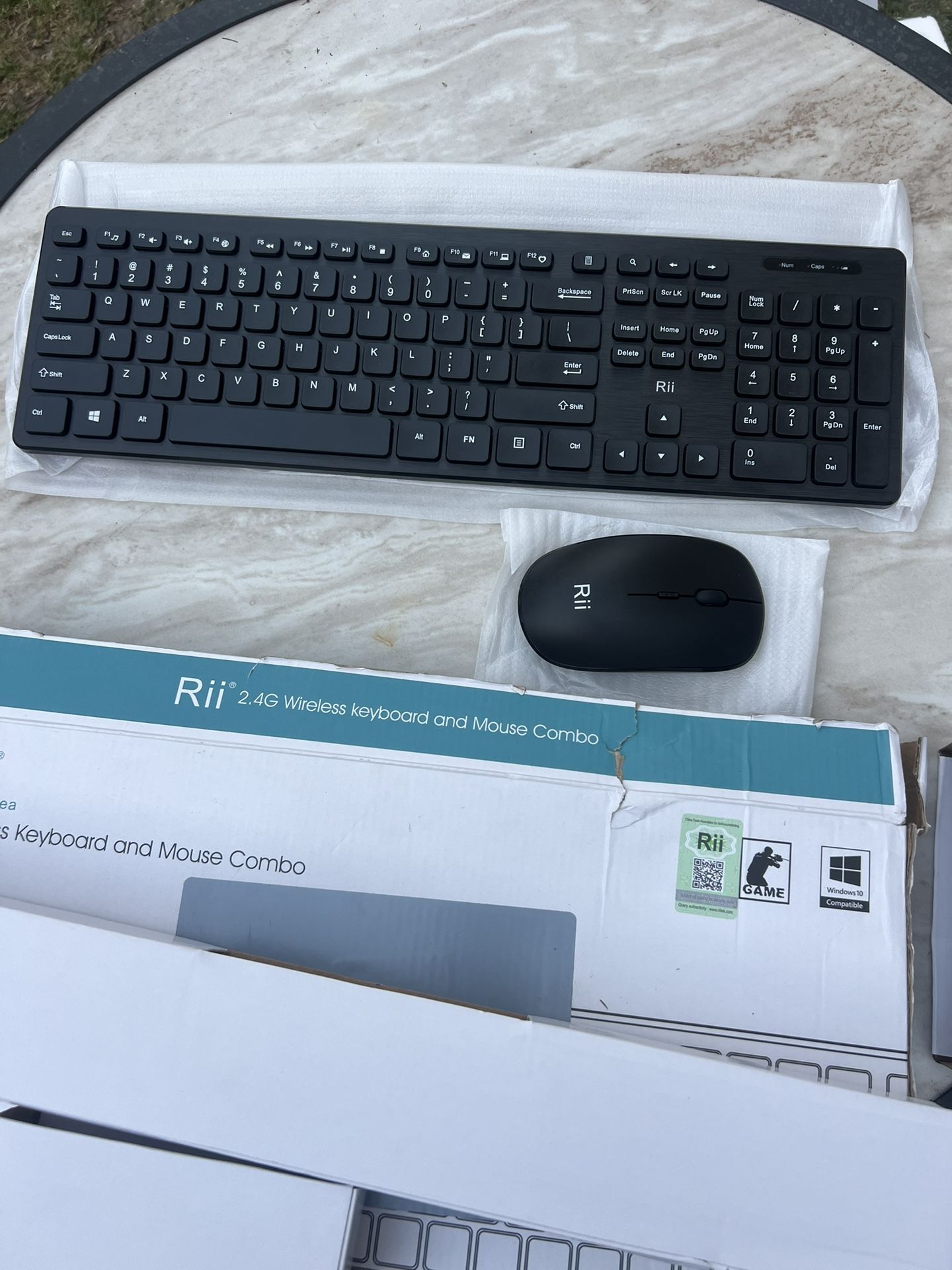 Rii 2.4G Wireless keyboard and Mouse Combo