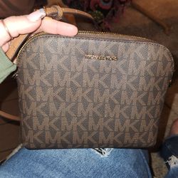Michael Kors Lrg Letter Cross Body