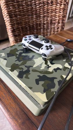 PlayStation 4 (Standard)