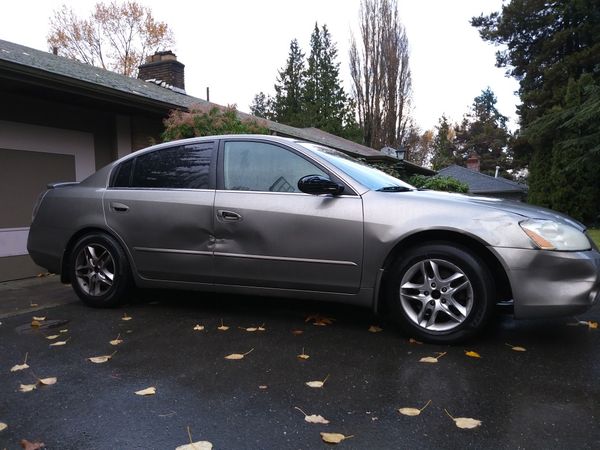 03 Nissan Altima - it'll cost you more for tires and rims for Sale in