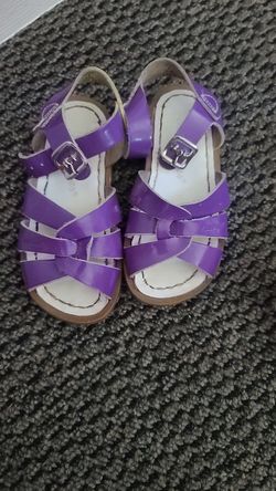 Lil girl Salt Waters size 8