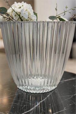 Vintage Traditional FLUTED GLASS CRYSTAL VASE HEAVY 8"H
