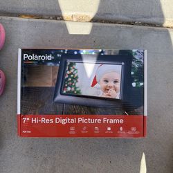 Polaroid digital picture frame