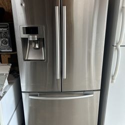 REFRIGERATOR 