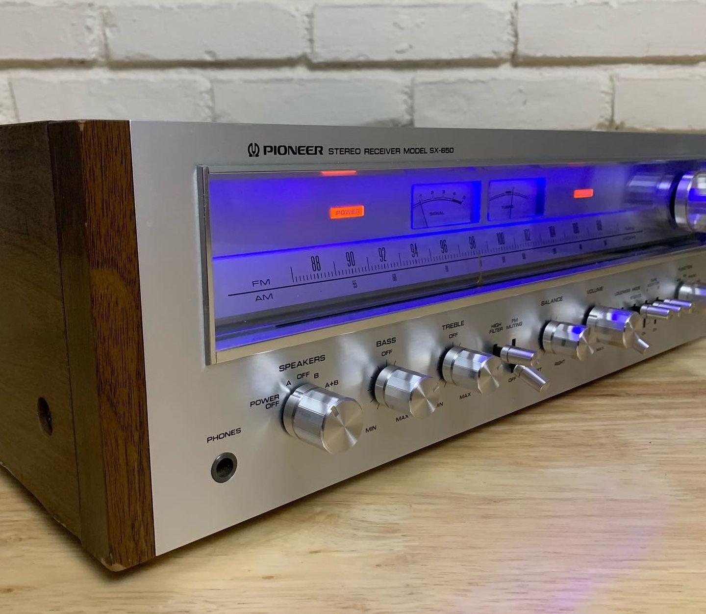 Vintage Pioneer SX-650 Stereo Receiver (Serviced)