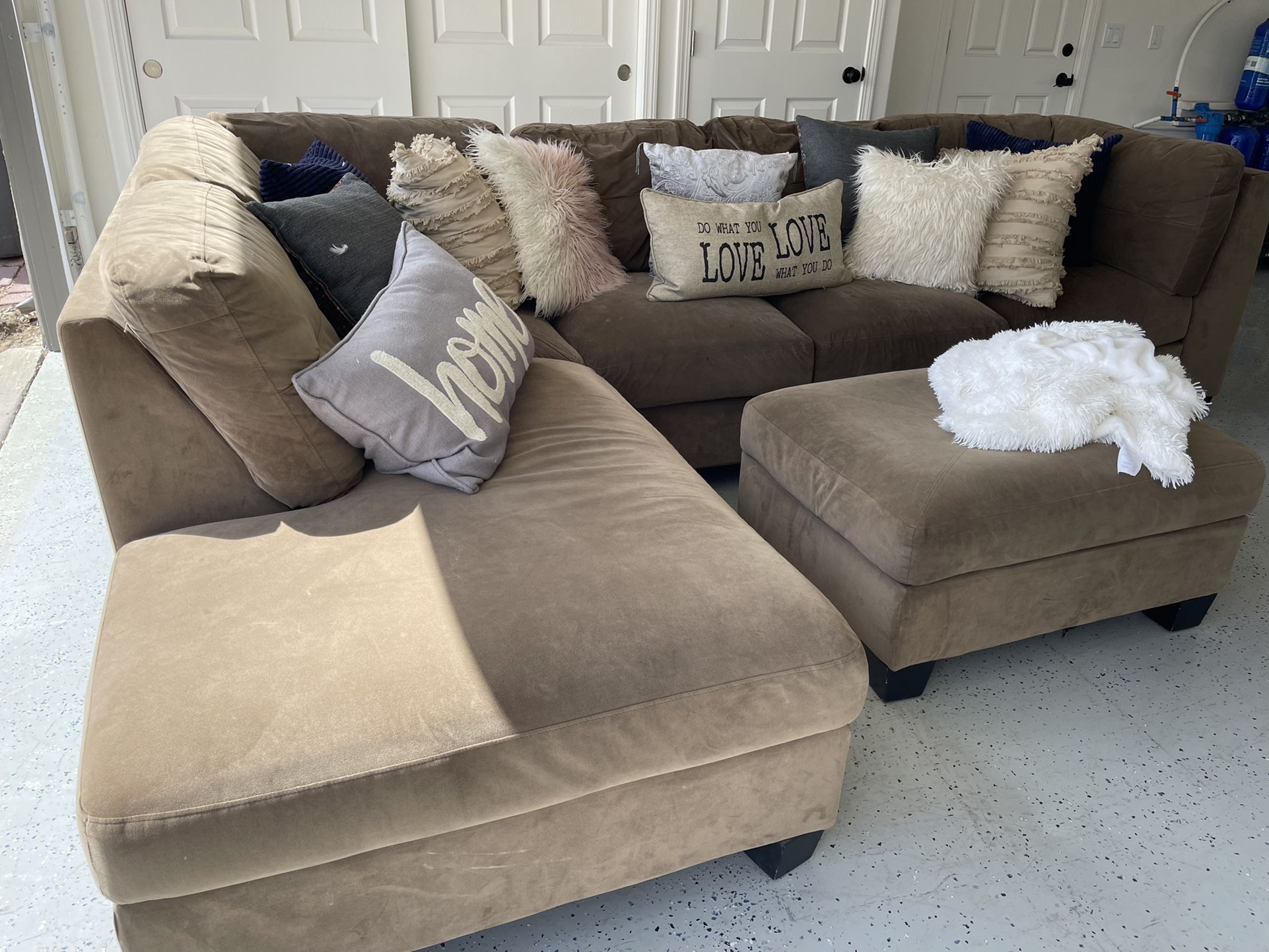 Pewter Sectional W Ottoman