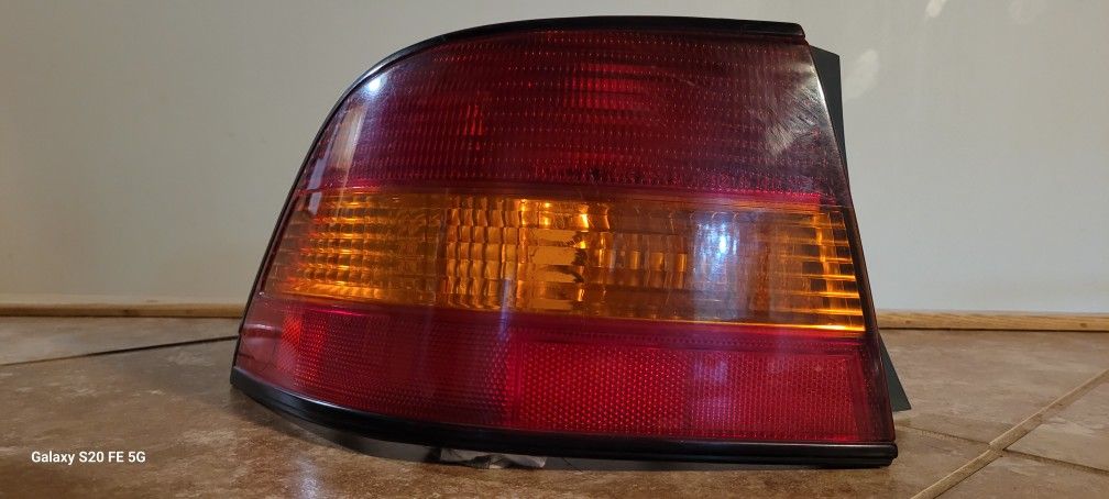 Lexus Es300 Tail Light