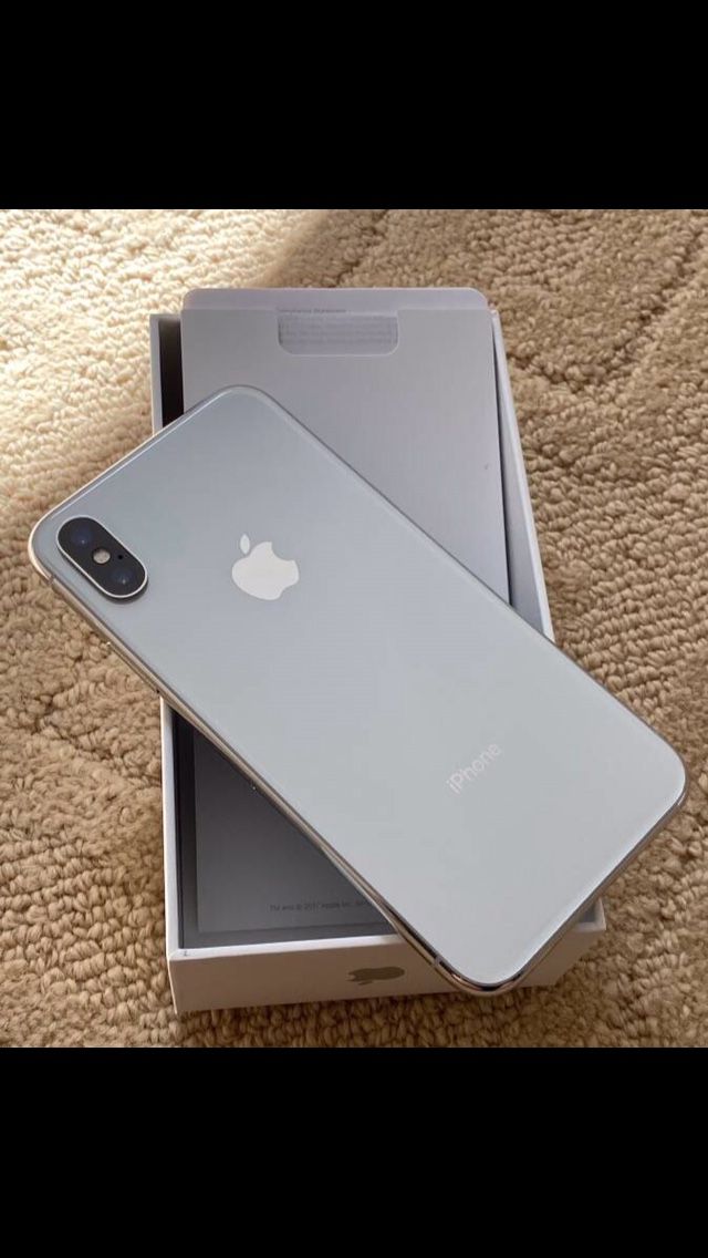 IPHONE X FACTORY UNLOCKED !