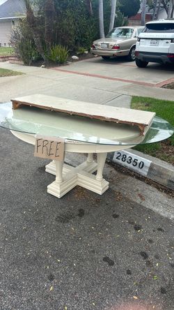 Free kitchen Table with protective glass