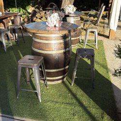 Wine Barrel W Stools