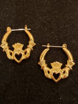 $12. Vintage gold-plated Celtic Irish Claddagh post earrings. 1 inch diameter. Great condition.