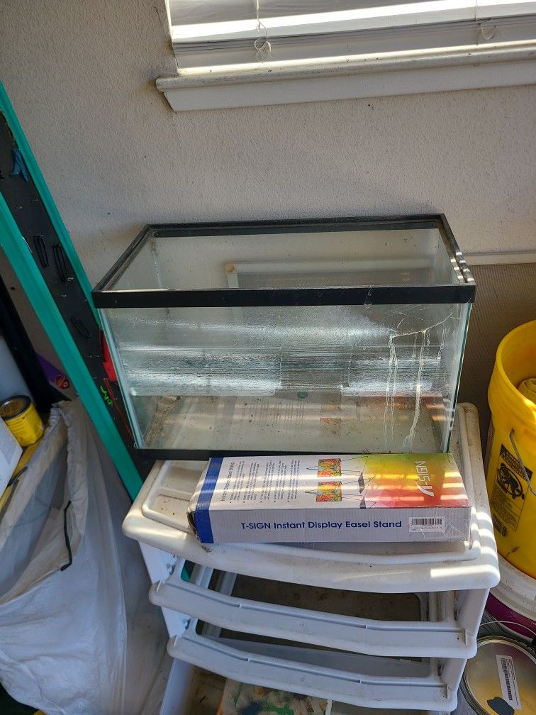 10 Gallon Aquarium 