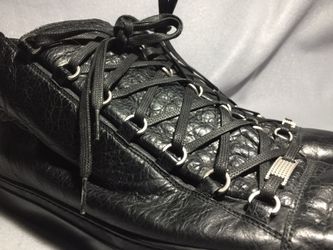 Illusie passie Confronteren Authentic BALENCIAGA ARENA sneakers Black Lather 312715 for Sale in West  Covina, CA - OfferUp