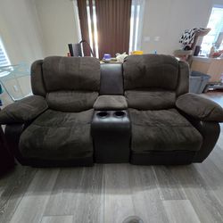 Two Seater Reclining Couch With Center Console 