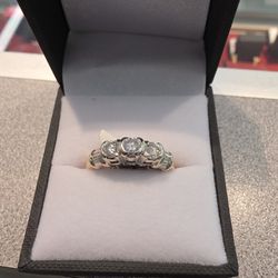 Women's Diamond Ring