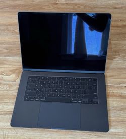 MacBook Air 13 M2 (like new)