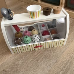 Melissa & Doug Ice cream Counter playset