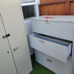 Metal File Cabinets 