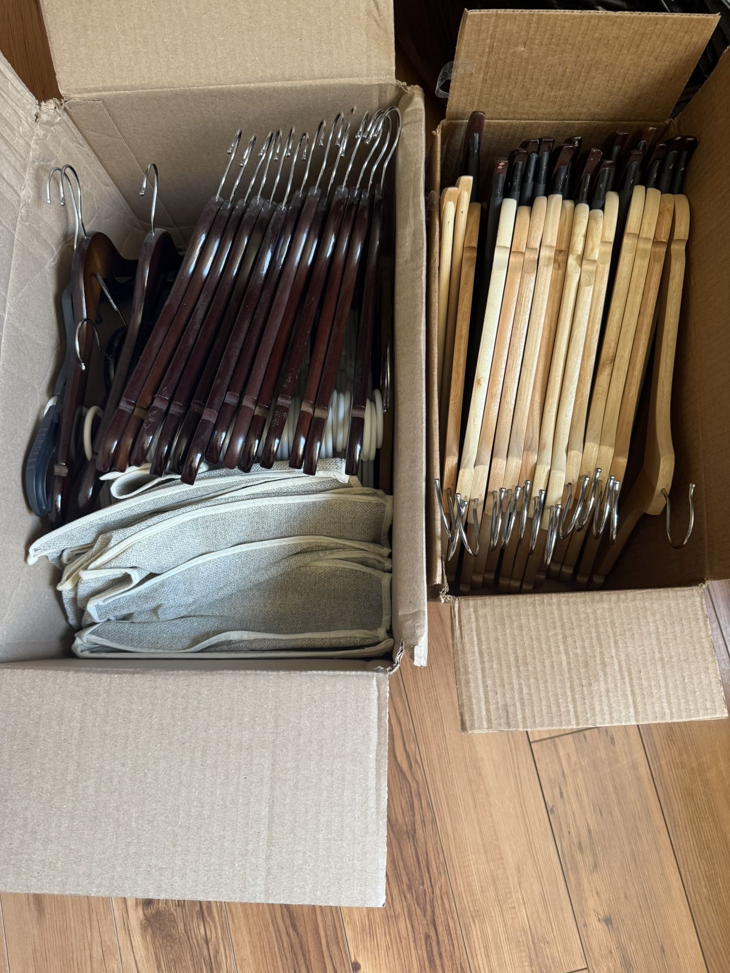 Closet Hangars - Wood