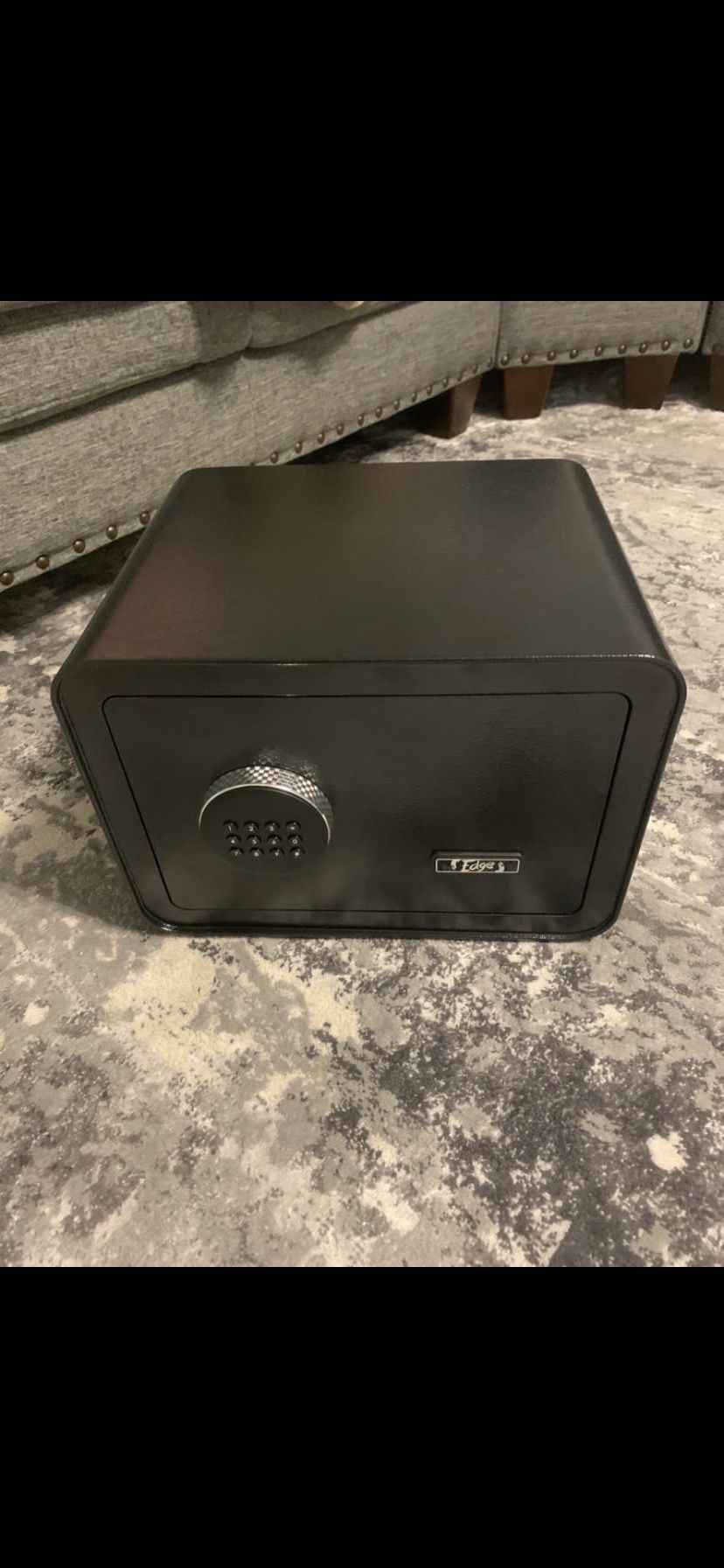 Edge Safe! Caja Fuerte! Viene Con Su Llave π Comes With Key And Prepared For Pin Combination! Super Offer