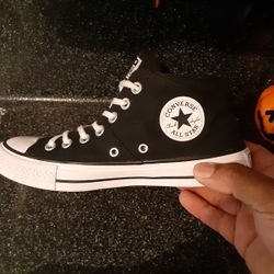 Converse womens 7 Like new 