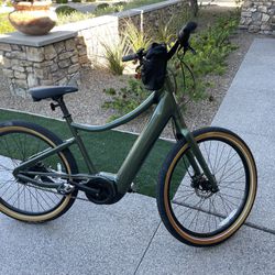 Momentum Vida E+ Electric Green Bike