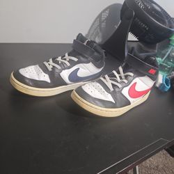 Nike Kids' Court Borough Mid 2 Sneackers