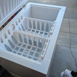 7.2 Cu Ft Frigidaire Freezer Works Great Lid Has Some Dings On Top 