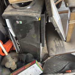 FREE FREE FIVE GALLON WATER DISPENSER 