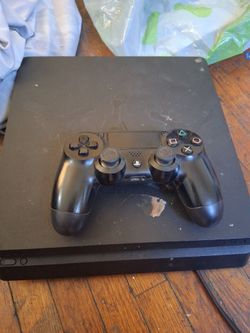 Ps4 cuh-2215a with one controller