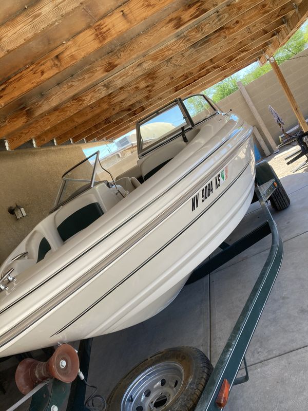 Larson boat 2002
