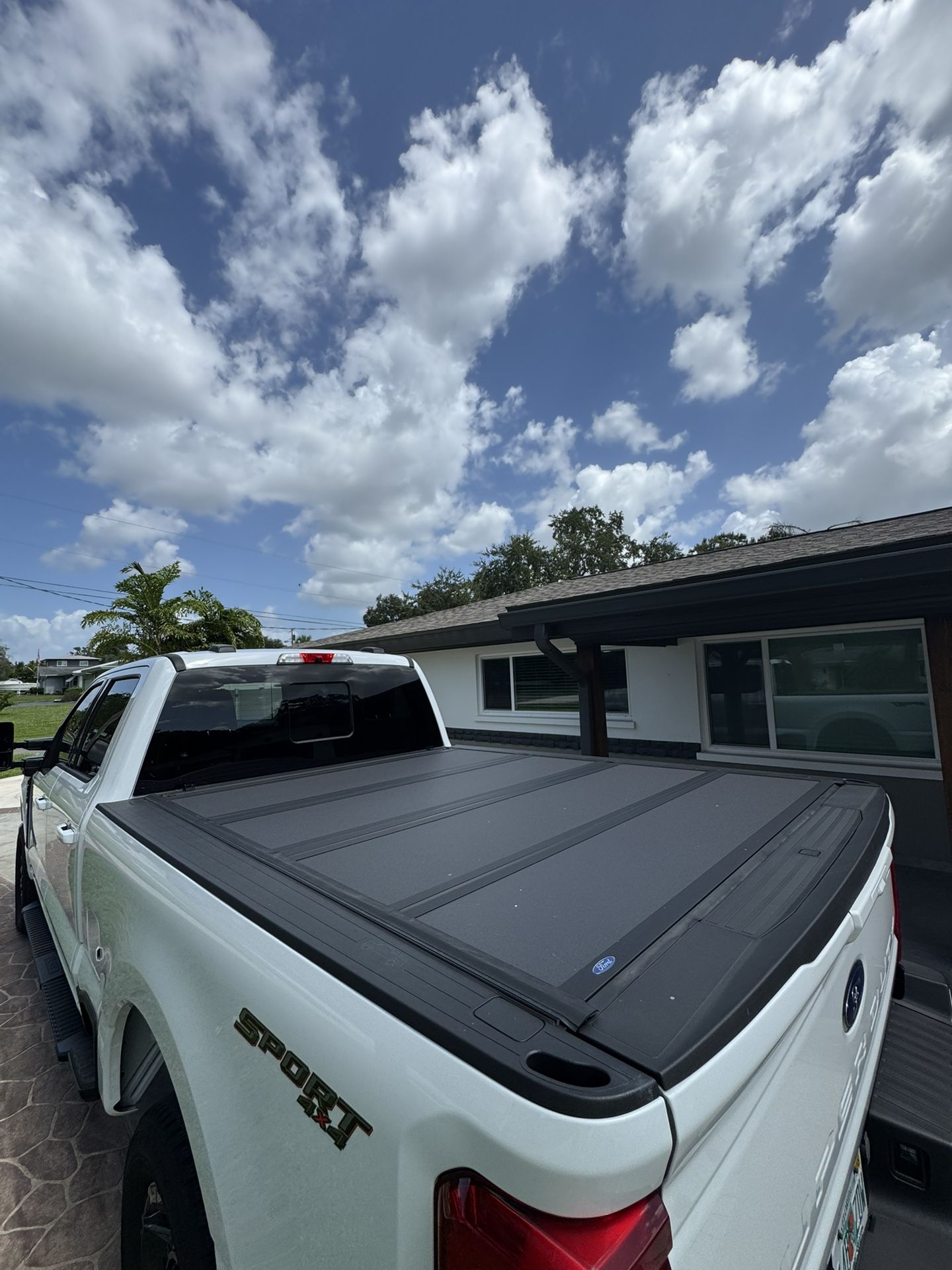 Bed Cover Super Duty 2023-2025 Leer Group Black Hard Folding 4 Panel Tonneau/Bed Cover 6.75ft