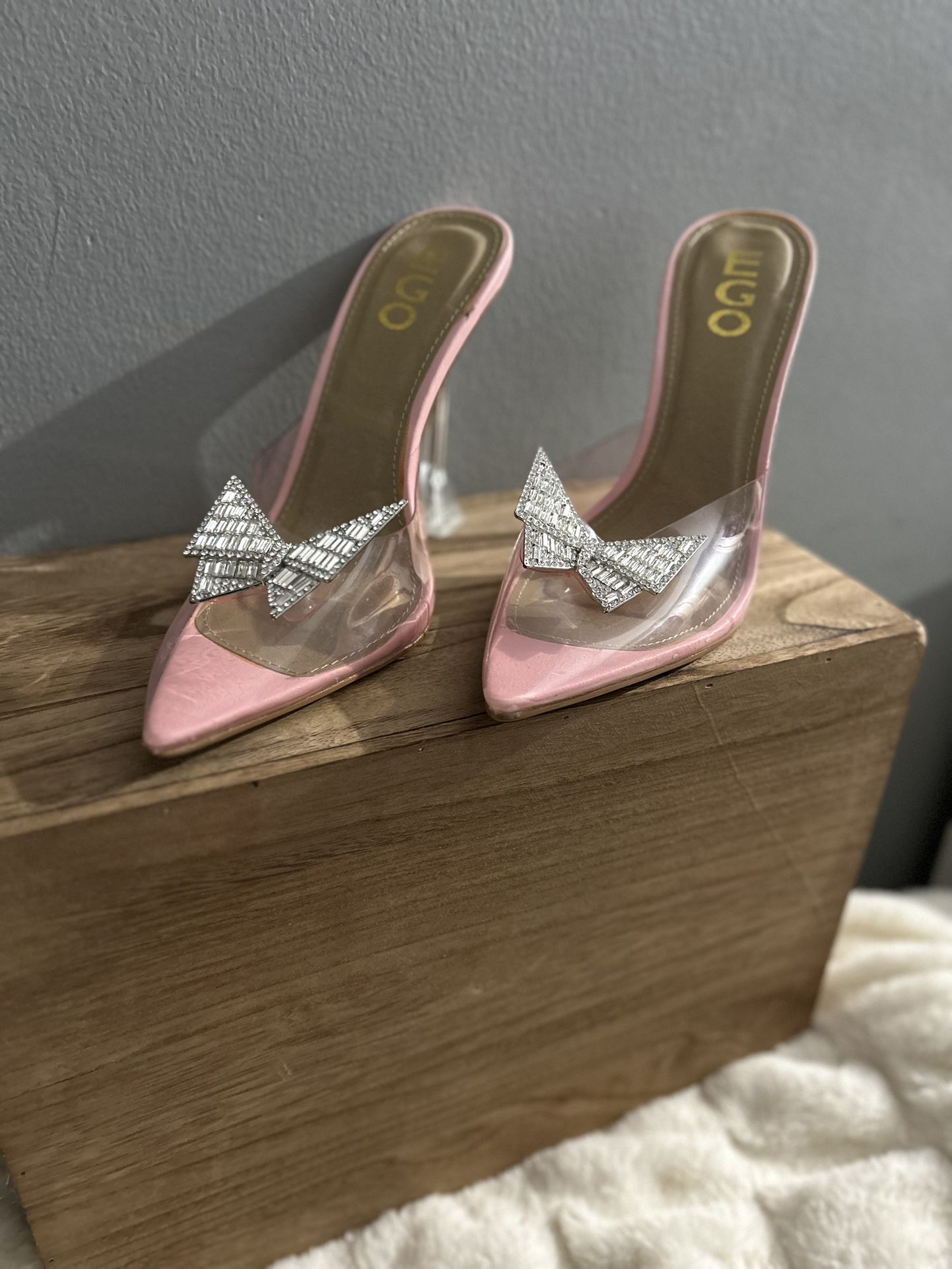 Pink Heels With Butterfly Detail Size 6