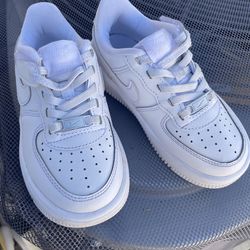 Nike toddler tennies