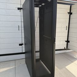 APC Server Cabinet 42U