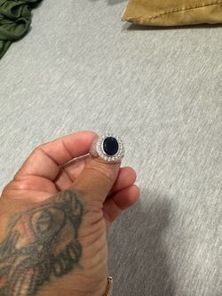 anillo de plata 925 . La piedra tiene un pequeño golpecito que apenas se nota . Precio negociable.