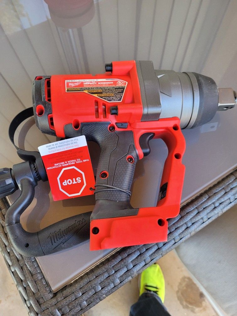 Milwaukee 1"higt Tequesta Impact Wrench W/ HONE-KEY