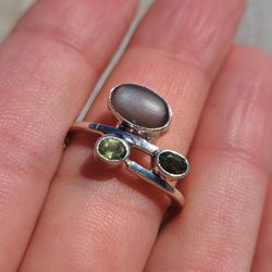 Natural Grey Moonstone & Peridot 925 Ring Thumbnail